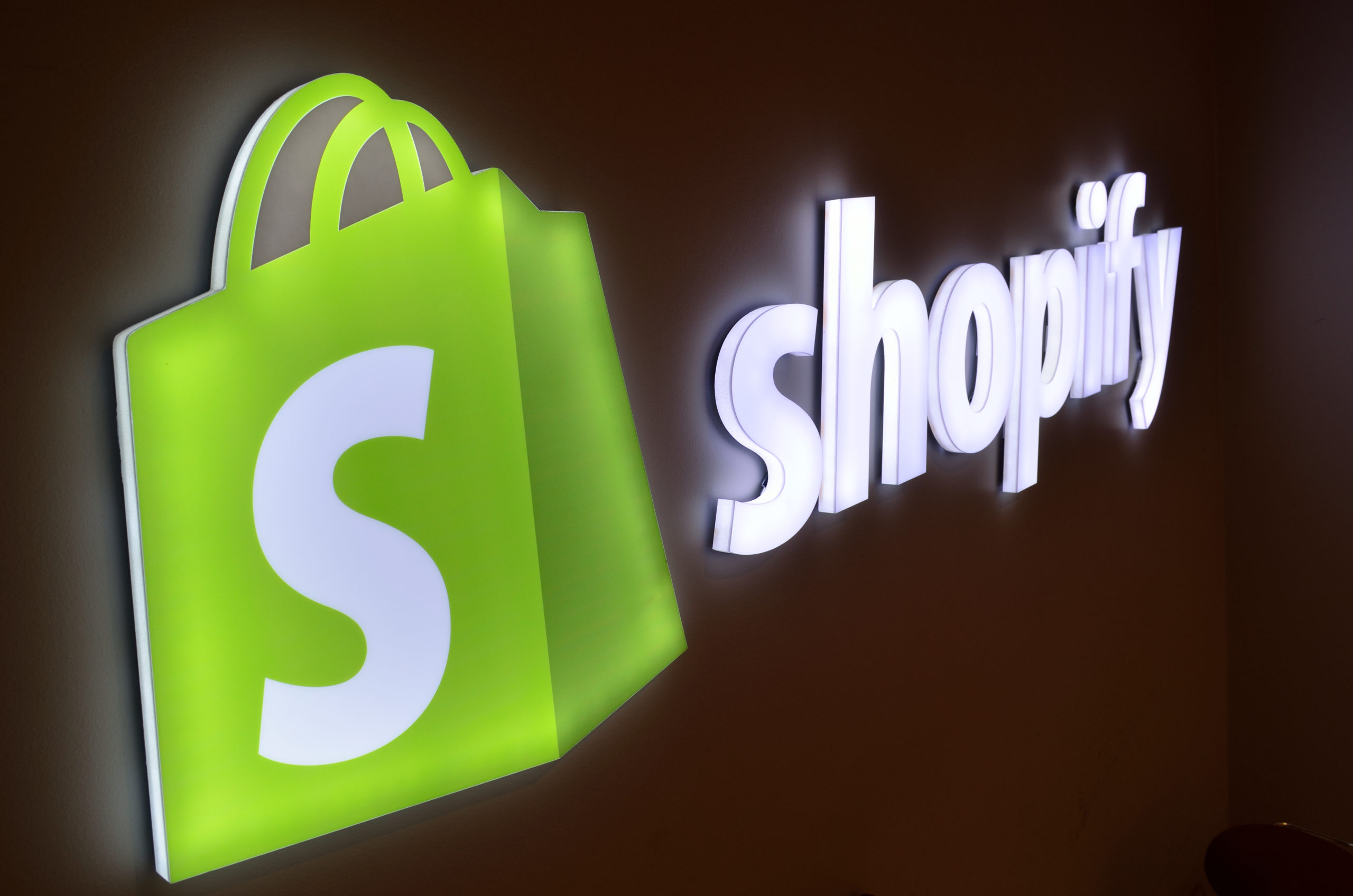 Shopify : Gérer les défis du e-commerce multilingue.